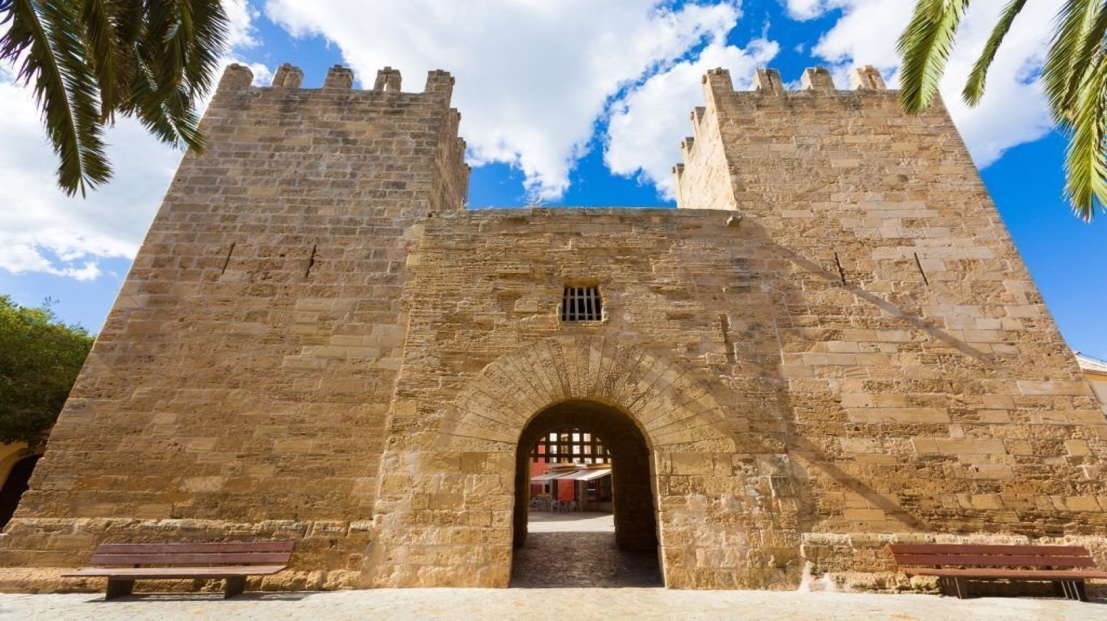 Discover the history of Alcudia in a dramatised visit